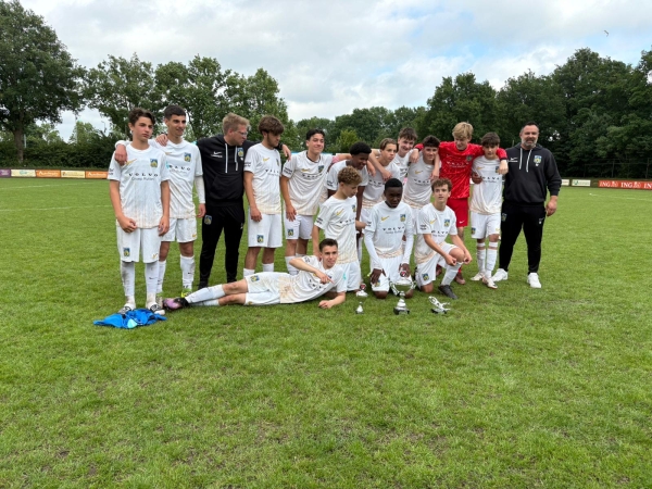 KVC Westerlo winnaar Leo Rijpert Cup O15